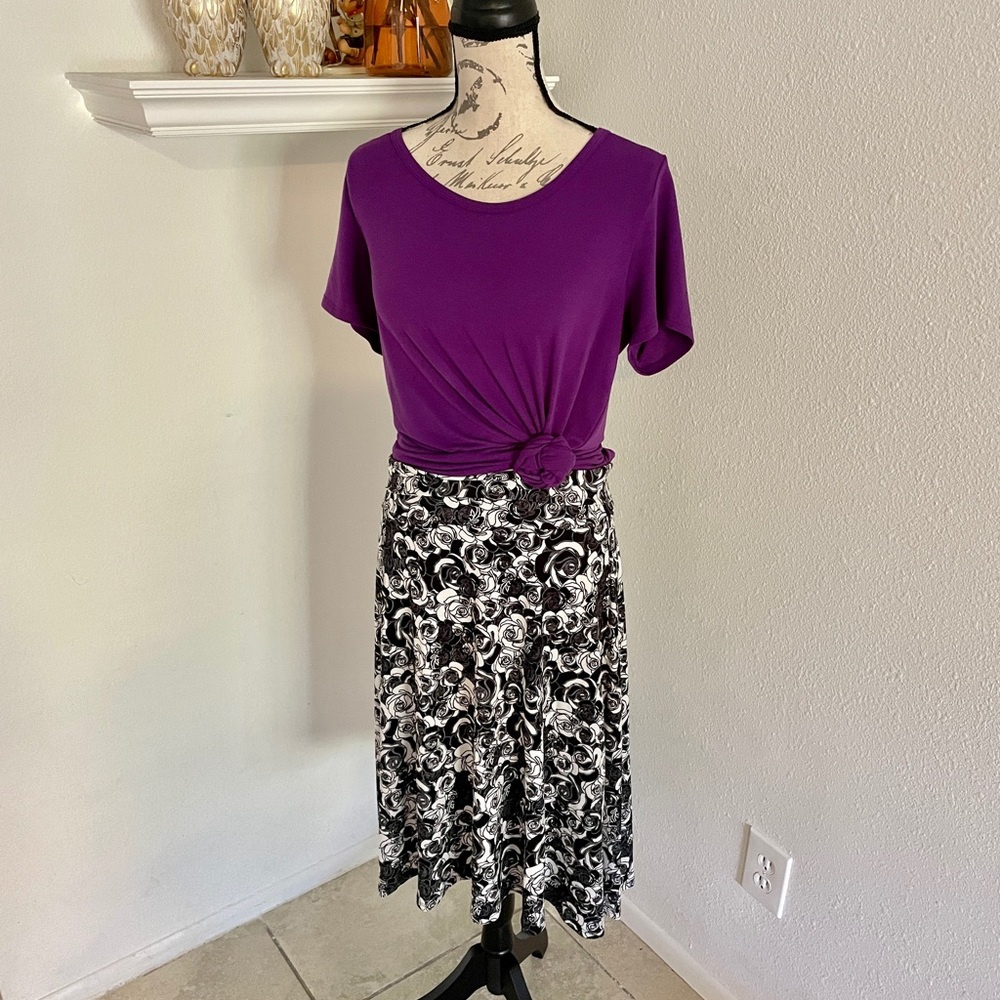 Lularoe mid length skirt super stretchy black and white floral